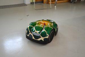 Rasenroboter etwas verschönert